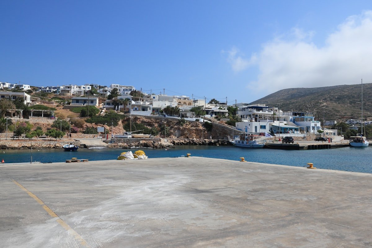 Ενδεικτική εικόνα ελληνικού νησιωτικού λιμανιού